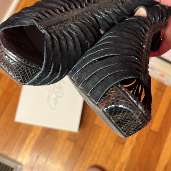 Amazingly comfy platform sandals! Size 10 - Picture 3 of 5